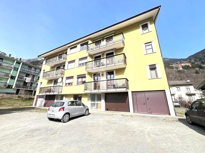 Appartamento quadrilocale in vendita in Via Ugo Foscolo, Sondalo