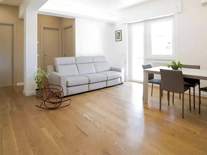 Appartamento trilocale in vendita in Via Benigno Crespi, Milano