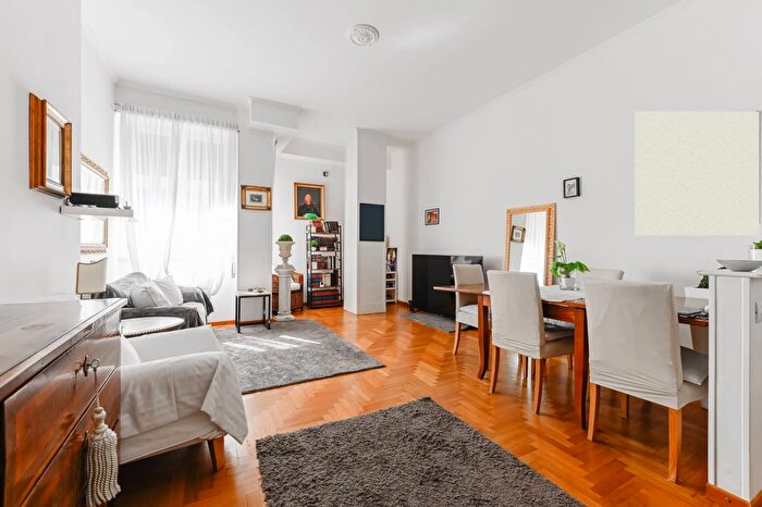 Appartamento trilocale in vendita in Via Ausonio, Milano