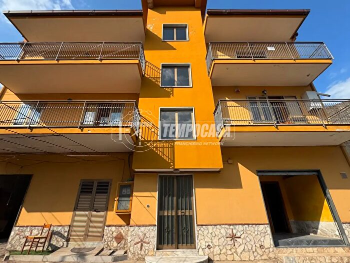 Appartamento con 5 locali in vendita in Via Alberto Altieri, Castel Morrone