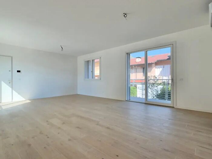 Appartamento trilocale in vendita in Via Leonardo da Vinci, Rezzato