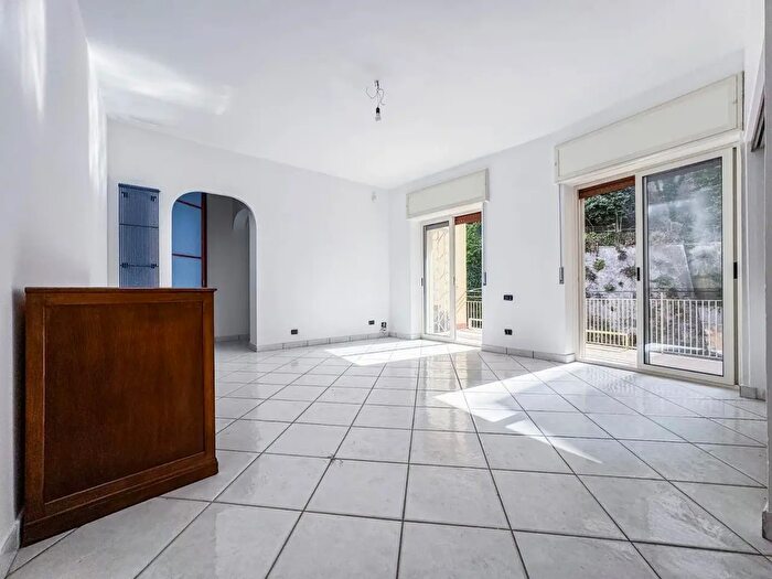 Appartamento bilocale in vendita in Via Girolamo Santacroce, Napoli