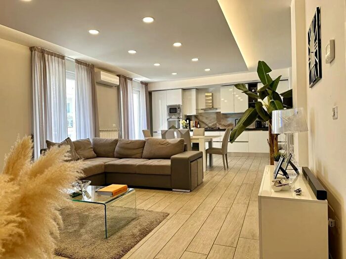 Appartamento trilocale in vendita in Via Alessandro Volta, Lusciano