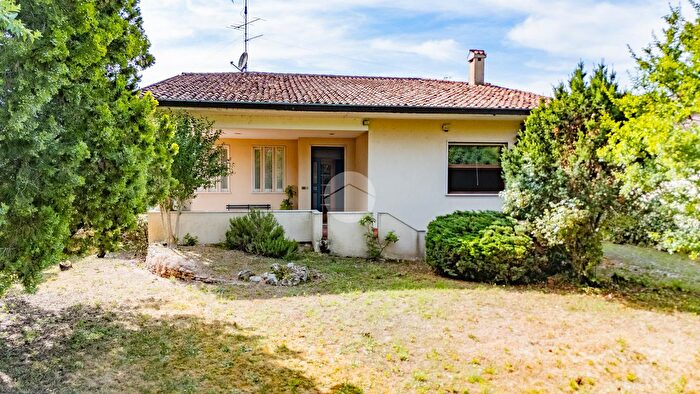 Casa quadrilocale in vendita in Via Giovanni Arrivabene, Rodigo