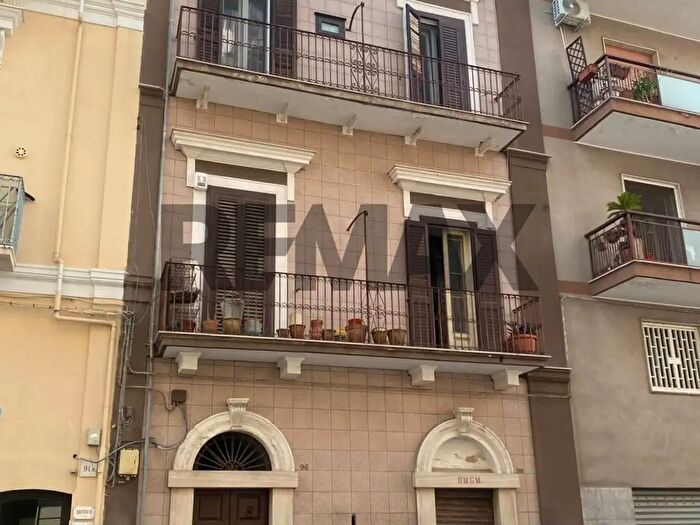 Appartamento trilocale in vendita in Via Marcello Celentano, Bari