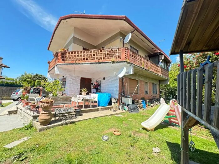 Casa con 8 locali in vendita in Forte Dei Marmi