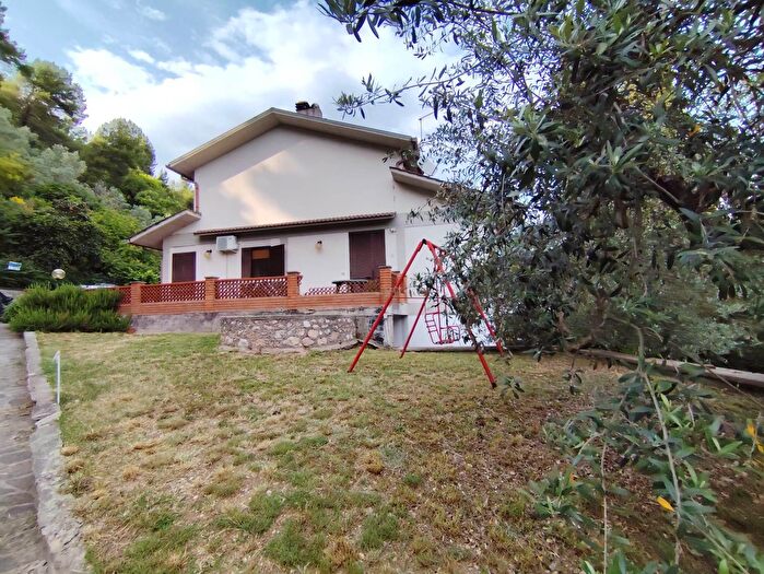 Casa con 6 locali in vendita in Terni