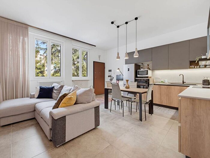 Appartamento bilocale in vendita in Viale Legioni Romane, Bande Nere, Milano