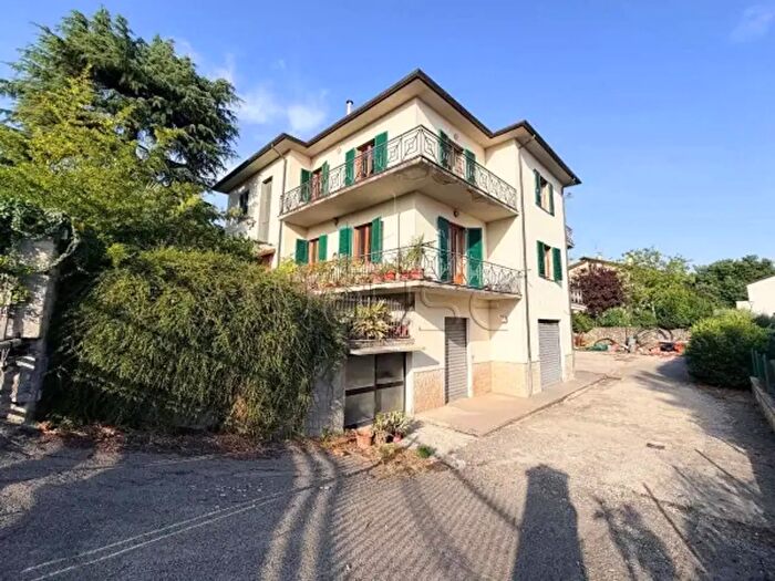 Casa con 6 locali in vendita in Via Francesco Petrarca, Sansepolcro