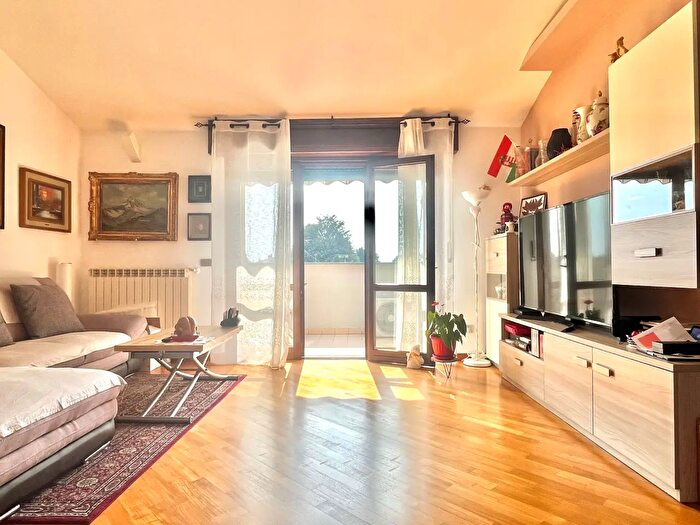 Appartamento trilocale in vendita in Via Monte Rosa, Cerro Maggiore