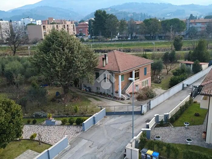 Casa con 5 locali in vendita in Via Lazio, Foligno