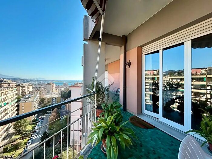 Appartamento con 5 locali in vendita in Via Emilio Salgari, Genova