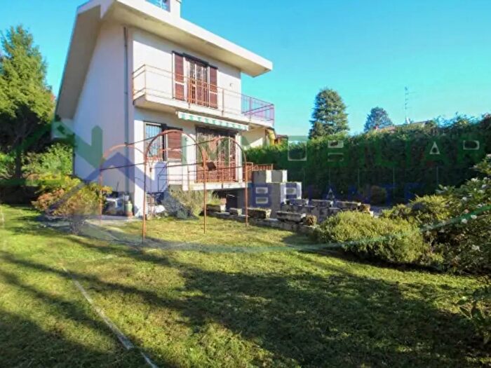 Casa quadrilocale in vendita in Via Adua, Casorate Sempione