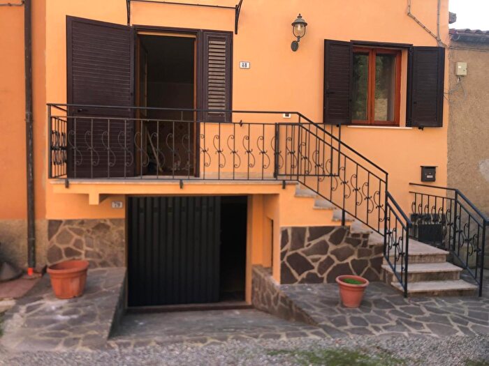 Casa con 5 locali in vendita in Terricciola