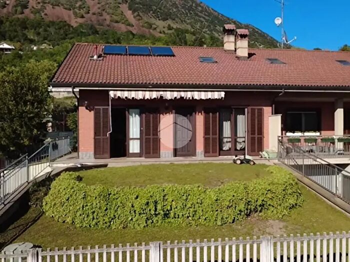 Casa con 6 locali in vendita in Via della Chiesa, Almese