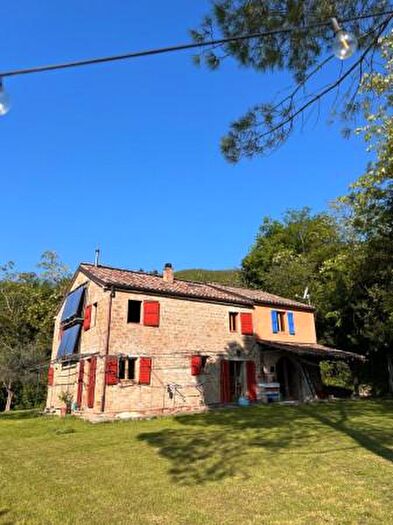 Casa con 6 locali in vendita in Poggio San Marcello
