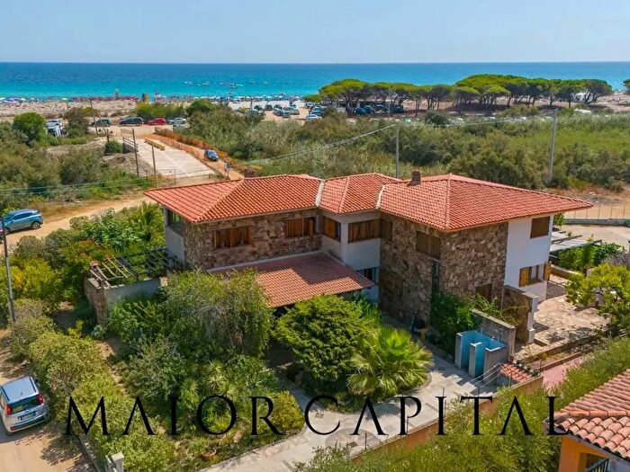 Casa con 9 locali in vendita in Budoni