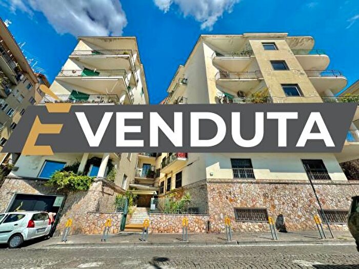 Appartamento bilocale in vendita in Via Aniello Falcone, Napoli