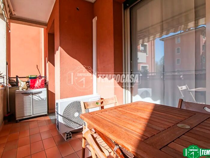 Appartamento trilocale in vendita in Via Valera, Garbagnate Milanese