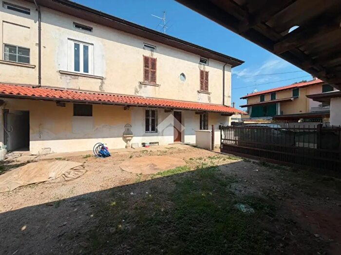 Casa quadrilocale in vendita in Via Gaetano Donizetti, Palazzolo Sull'Oglio