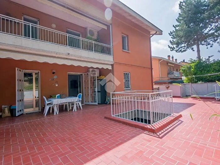 Appartamento trilocale in vendita in Via Agosto, Monte San Pietro