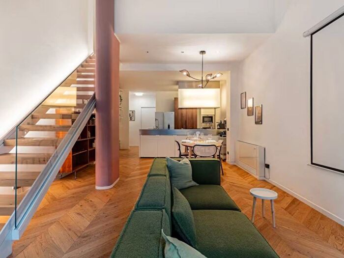 Appartamento trilocale in affitto in Via Cristoforo Gluck, Cascina dei Pomi, Milano