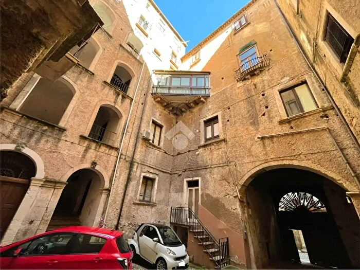 Appartamento con 6 locali in vendita in Via Padolisi, Cosenza