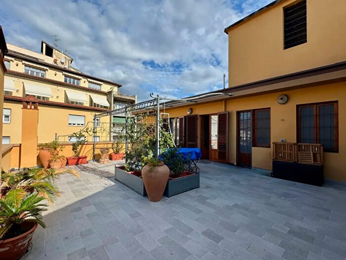 Appartamento quadrilocale in affitto in Via Giovanni Bovio, Firenze