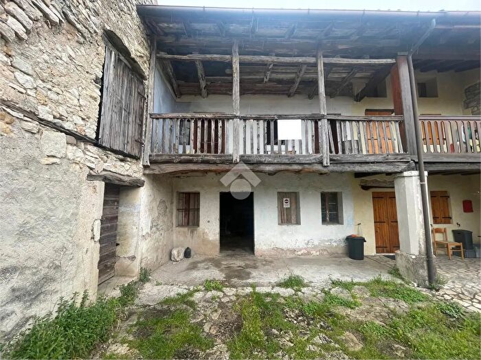 Casa trilocale in vendita in Via Vizza, Vittorio Veneto