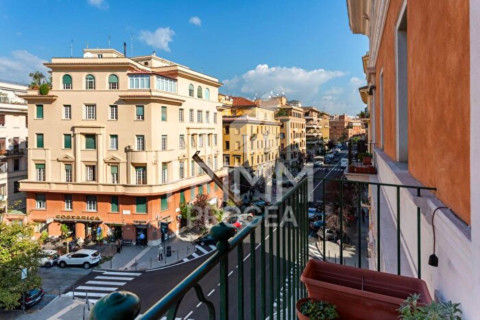 Appartamento trilocale in vendita in Via Catanzaro, Roma