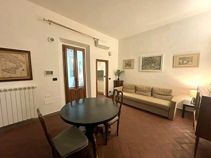 Appartamento trilocale in affitto in Borgo Ognissanti, Firenze