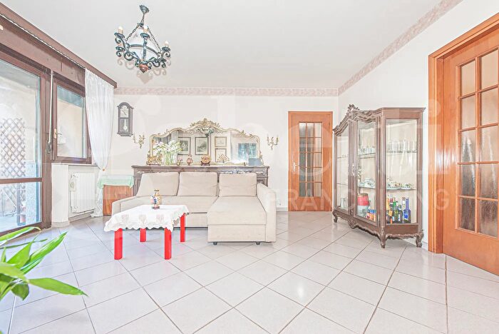 Appartamento con 5 locali in vendita in Via Fratelli Macario, Rivoli