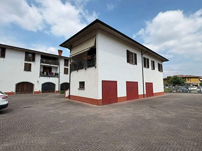 Appartamento trilocale in vendita in Via Suardi, Arcene