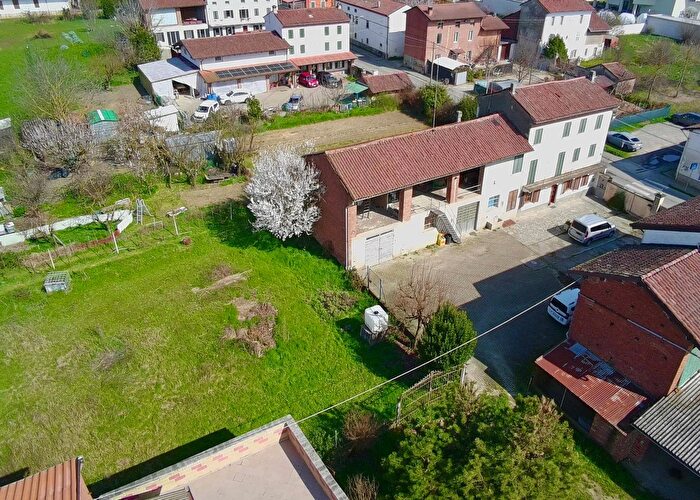 Casa con 8 locali in vendita in Via Castelspina, Castellazzo Bormida