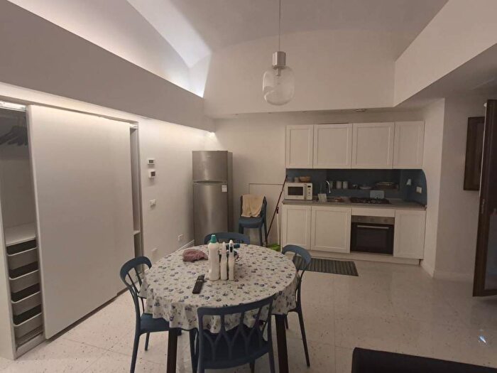 Appartamento bilocale in affitto in Via Chiaia, Monte di Dio, Napoli