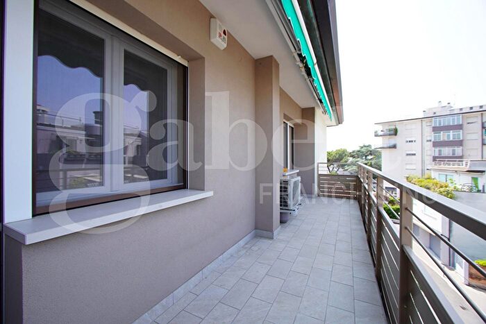 Appartamento con 5 locali in vendita in Via Verdi, Venezia