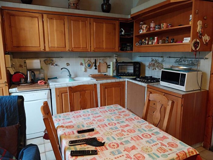 Casa con 7 locali in vendita in Calci