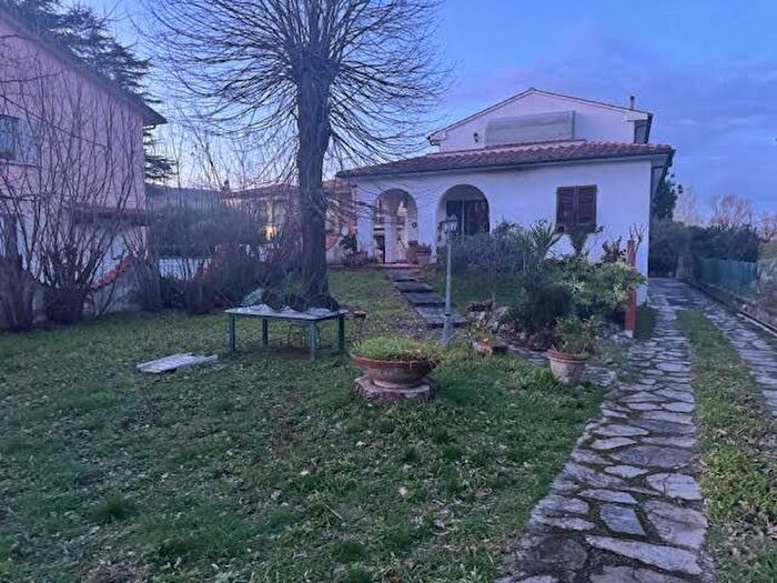 Casa con 10 locali in vendita in San Giuliano Terme
