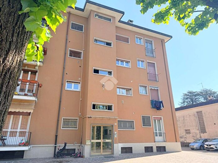 Appartamento trilocale in affitto in Via Solferino, Centro, Carate Brianza