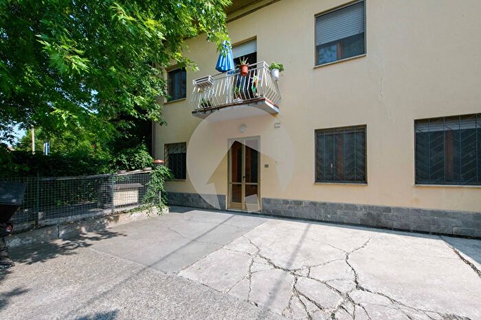 Casa con 8 locali in vendita in Via Ferrante Bertocchi, Reggio Emilia