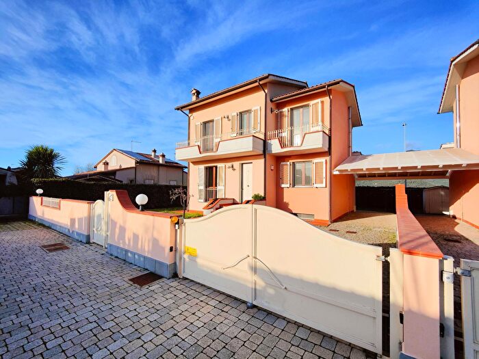 Casa con 8 locali in vendita in Via G Toniolo, San Giuliano Terme