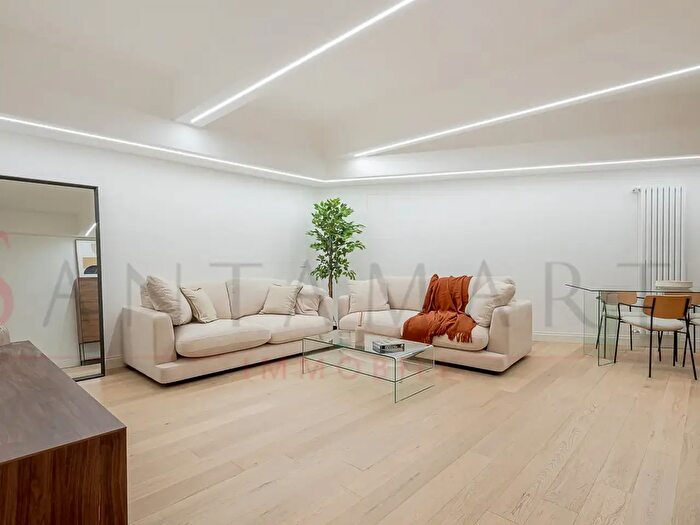 Appartamento trilocale in vendita in Via Vittoria Colonna, Milano