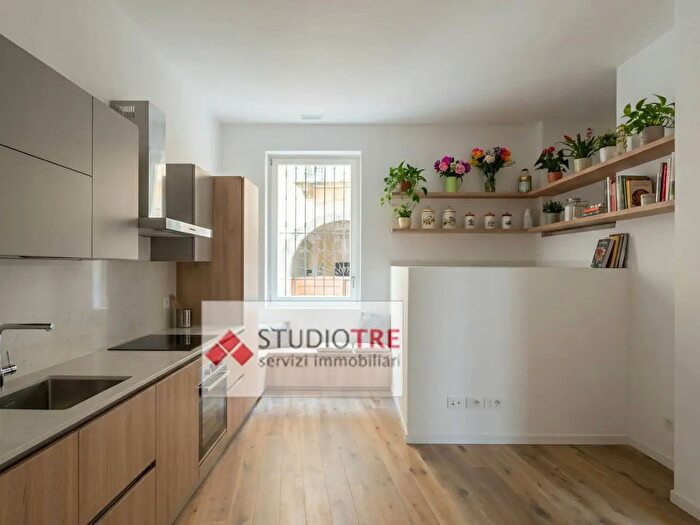 Appartamento trilocale in vendita in Via Capsoni, Pavia