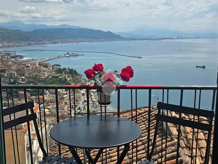 Appartamento trilocale in vendita in Via Primo Turino, Vietri Sul Mare