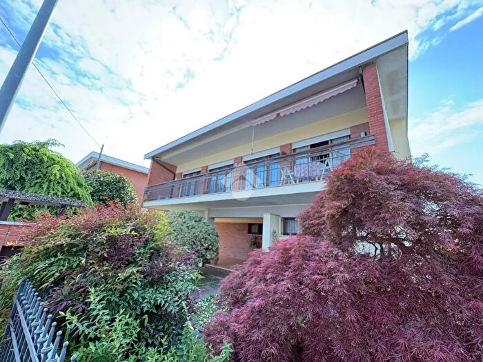 Casa con 8 locali in vendita in Via Mario Guzzon, Bagnoli Di Sopra