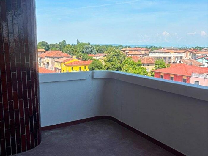 Appartamento con 5 locali in affitto in Via Firenze, Tencarola, Selvazzano Dentro