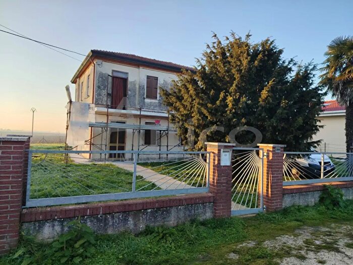 Appartamento trilocale in affitto in Via Selva, Crespino