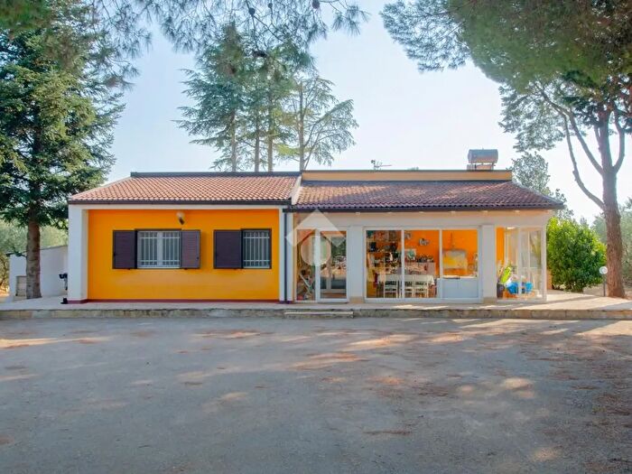 Casa trilocale in vendita in Str Vicinale delle Quote Magnati, Gioia Del Colle