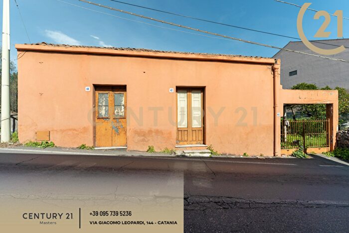 Casa con 5 locali in vendita in Via Crocifisso, Aci Castello