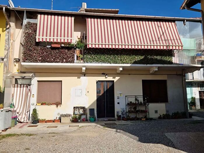 Appartamento trilocale in vendita in Cairate
